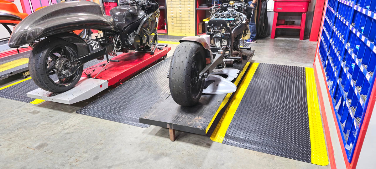 American Classic Black Yellow Diamond Plate Anti (Black/Yellow / 4' x 24')