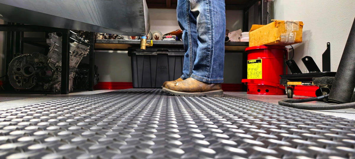 American Classic Black Diamond Plate Anti (Black / 3' x 13')